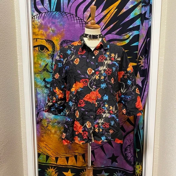 🌈 Lovely floral night button top - Picture 2 of 11